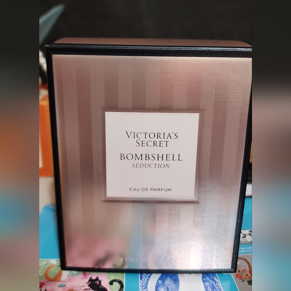 Victoria's Secret Bombshell Seduction Eau de Parfum - Pink and Black Box